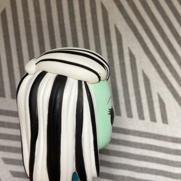 Funko pop- Frankie Stein 369 - Picture 5 of 5